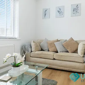  Holiday home Luxury 3br House - Hot Tub - Near Castle, Qmc - Centre & Trent Bridge - Free Parking - Sleeps 6