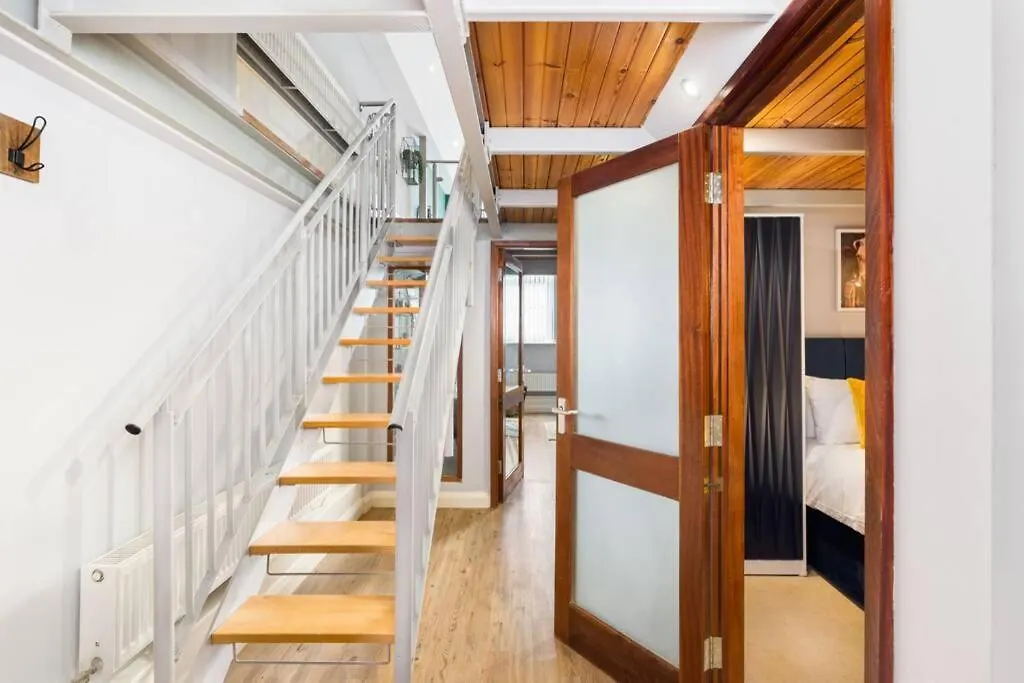 The Exquisite Duplex Of Central Nottingham Apartment